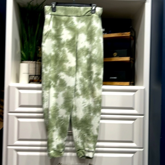 gofashion M/L 2 piece green Tydie  66% COTTON (ALGODON 34% POLYESTER /
POLIÉSTER - Picture 3 of 8